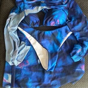 Shein women’s 2 piece  blue printed swimsuit and extra cover up size XL